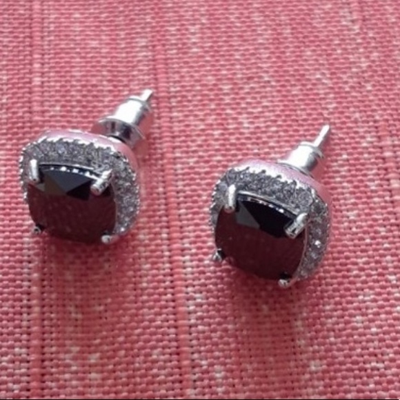 LAST ONE‼️925 Sterling Silver Sapphire Earrings - Picture 5 of 6